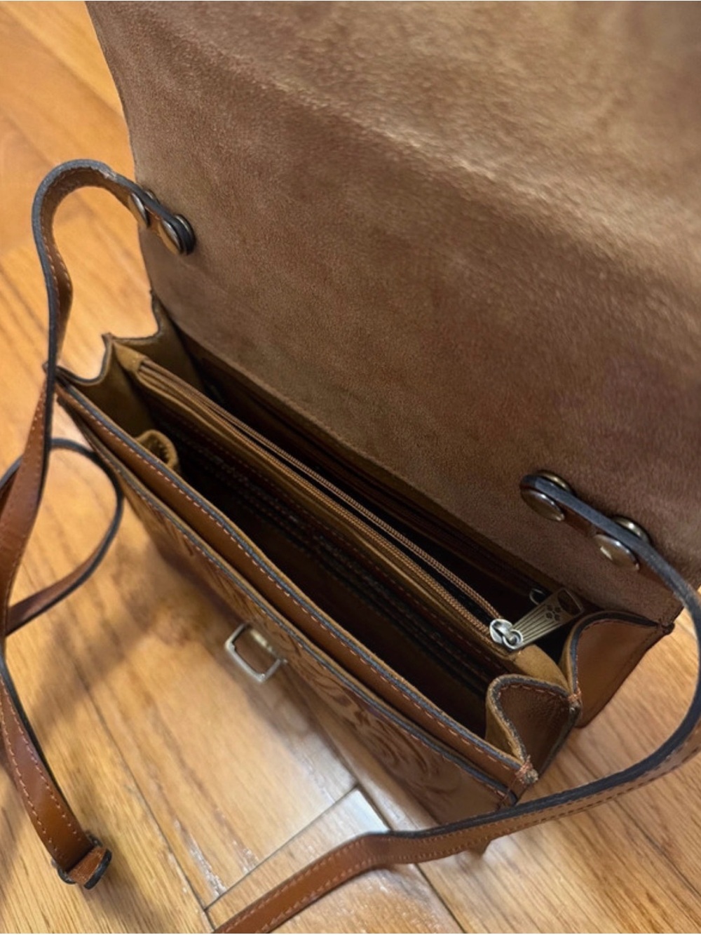 Patricia Nash crossbody - Picture 3 of 5